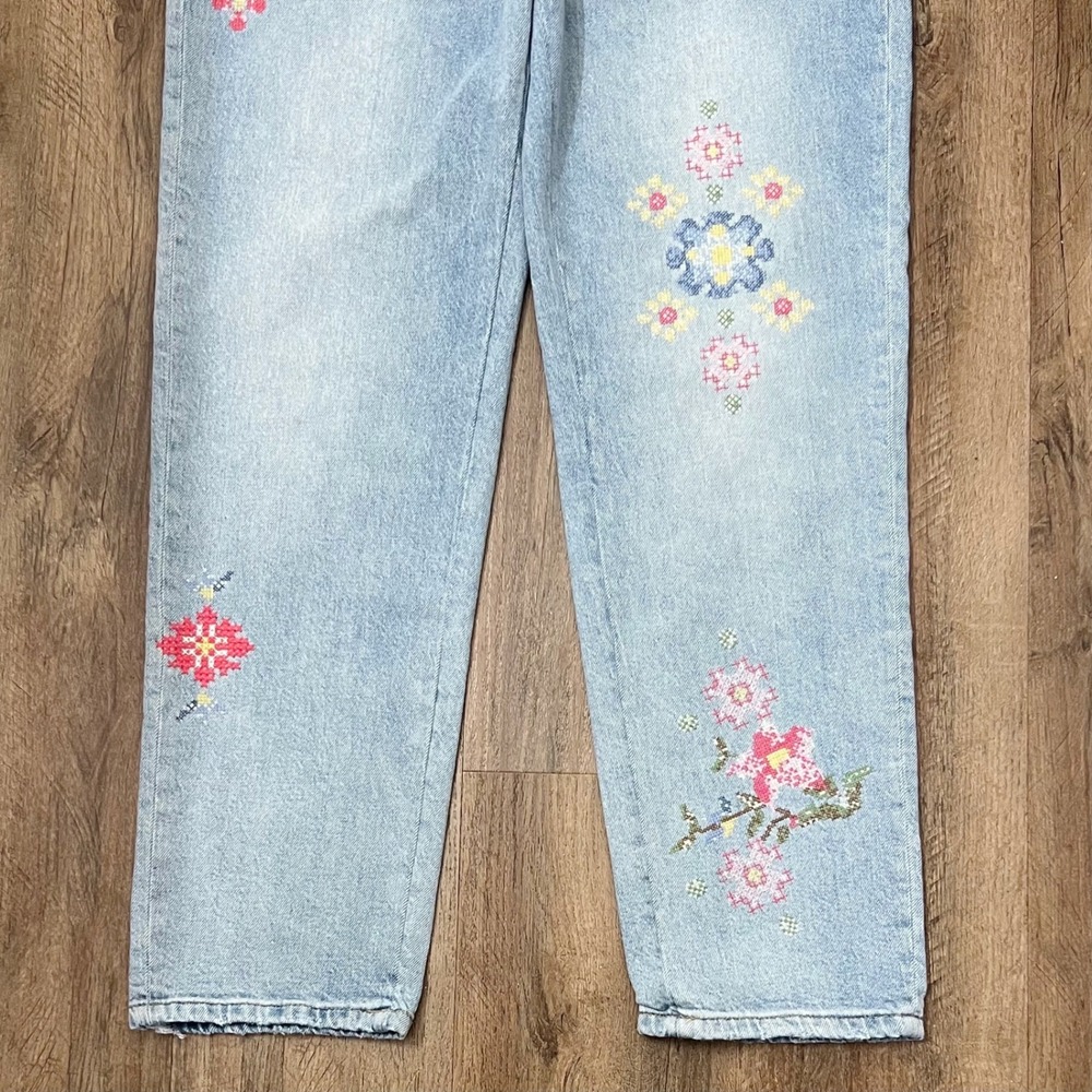 Lucky Brand Boy Mid Rise Relaxed Straight Embroidered Floral Jeans Light Wash 8 - Picture 7 of 11